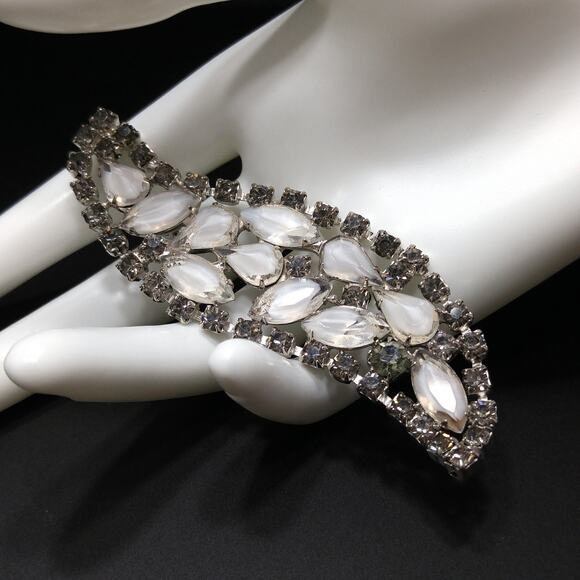 Vintage Paisley Rhinestone Brooch, Clear Glass White Centers, Rhodium Plated - Picture 10 of 10